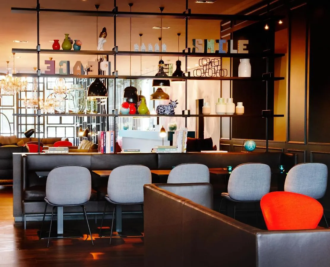 Motel One Амстердам 3*,